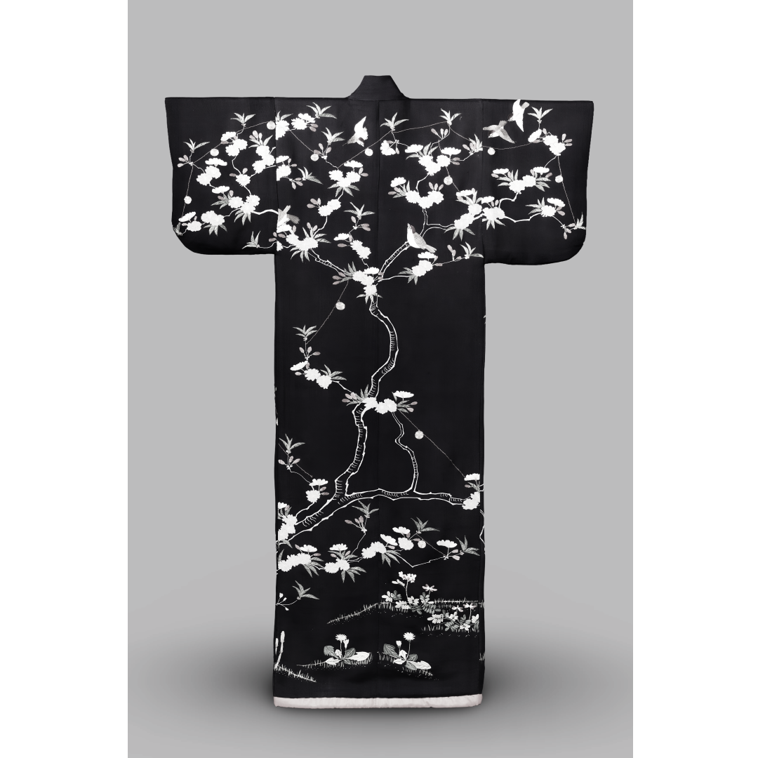 JPKI.15 - 2x3-court-ladys-garment-kosode-2-with-swallows-and-bells-on-blossoming-cher - 300dpi (Aangepast)